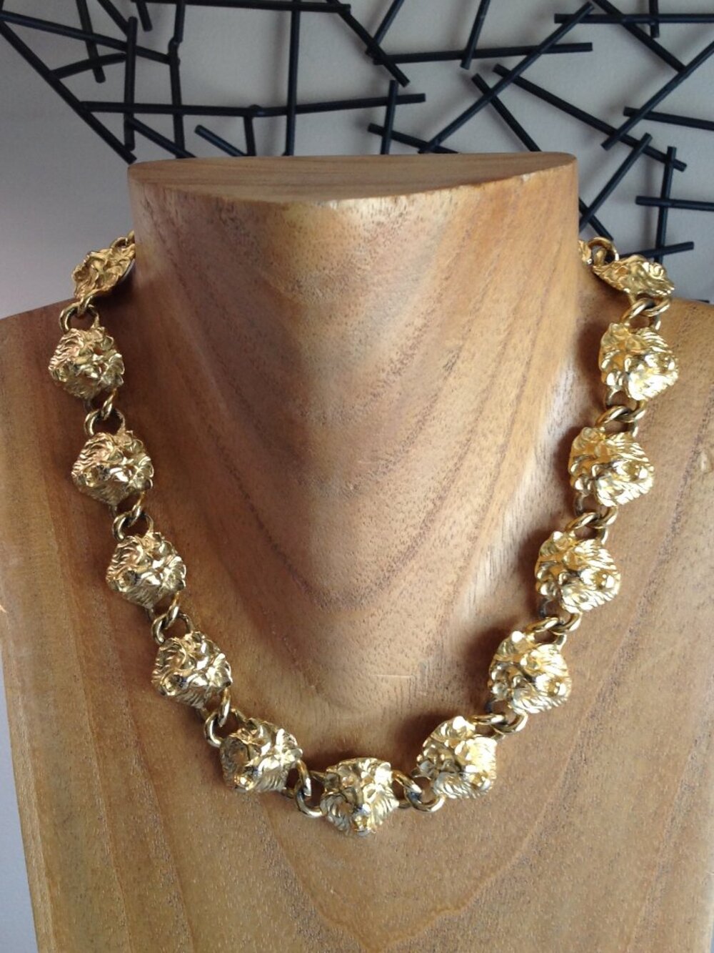 Vintage 80's Anne Klein Gold Tone Metal Roaring Lion Head Toggle Choker Necklace